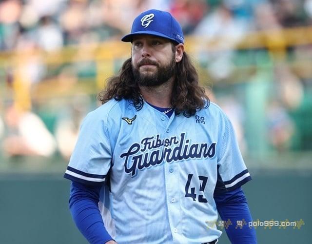 '충격!' KBO 호령했던 사직예수, 이제 대만서도 '쩔쩔'→ERA 6.92 부진 3G 만에 '2군행'